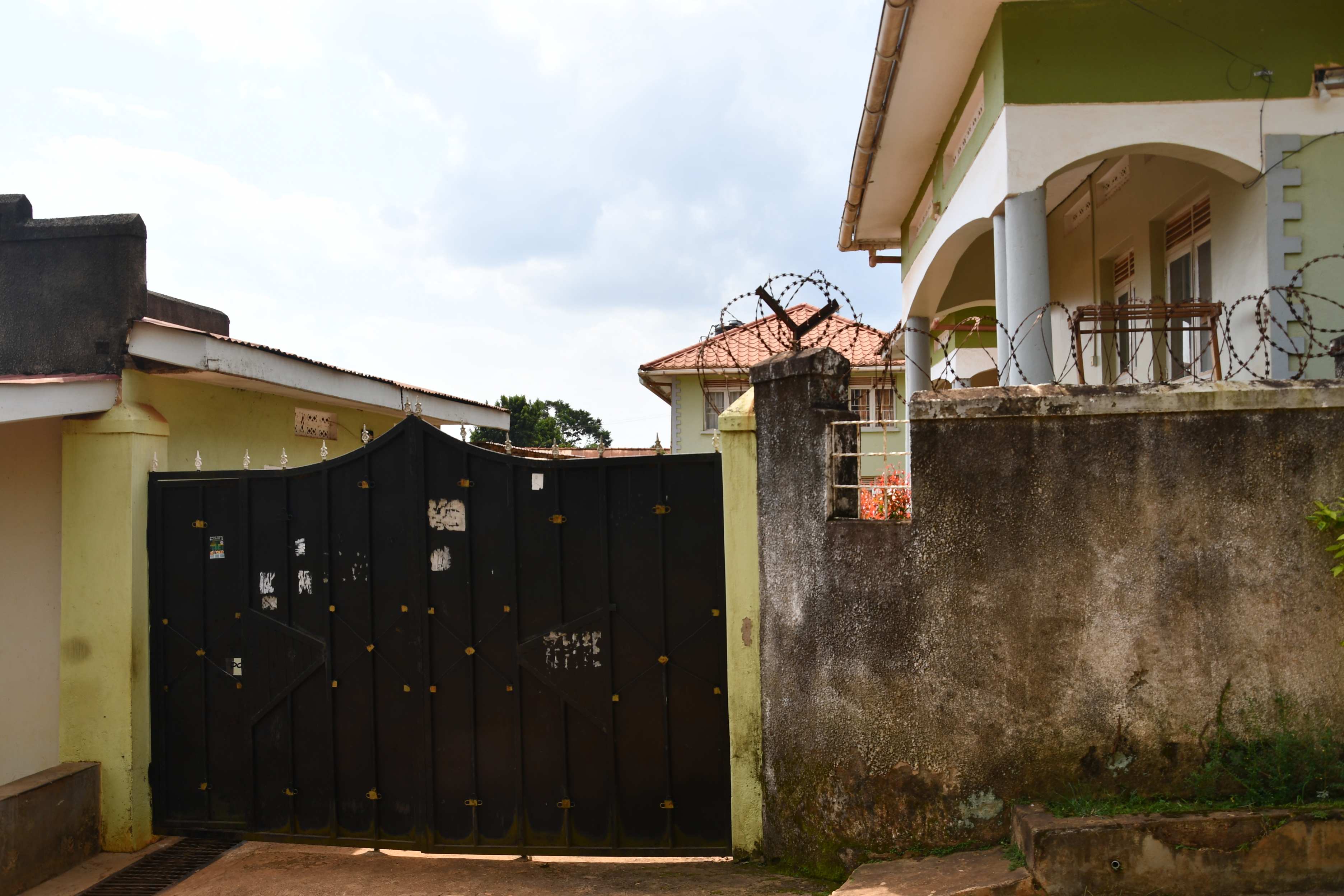 Gate