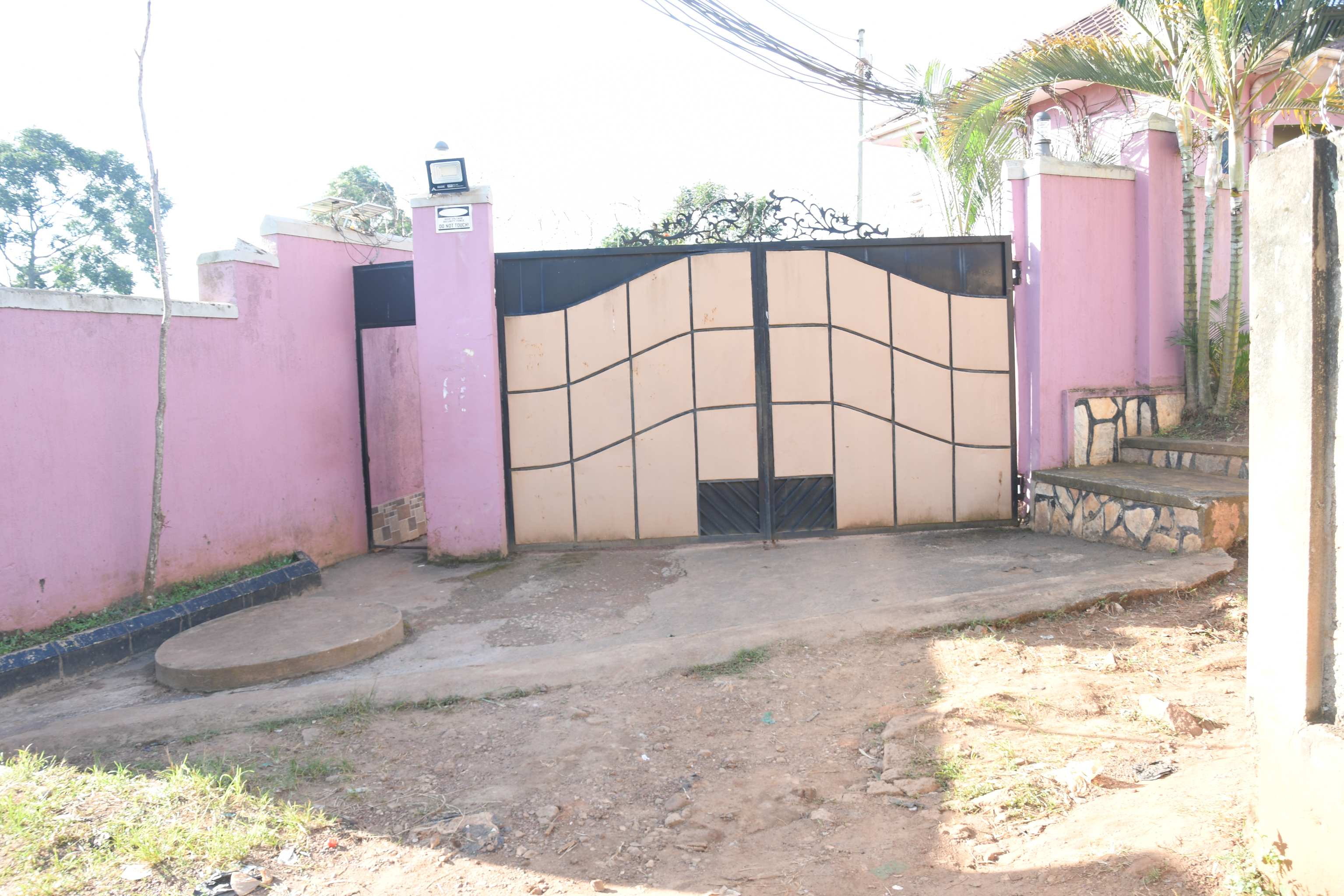 Gate